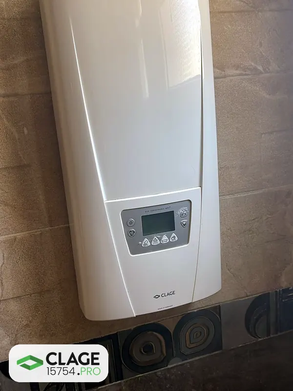 سخان كلاج DSX بلوحة Servotronic MPS مركب على حائط حمام